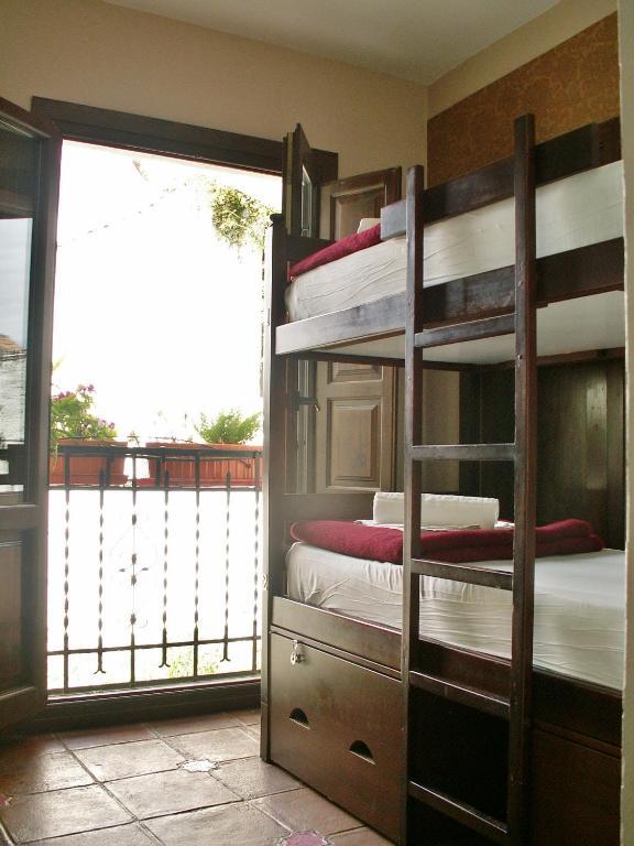 Bed in een Gemengde Slaapzaal met 10 Bedden